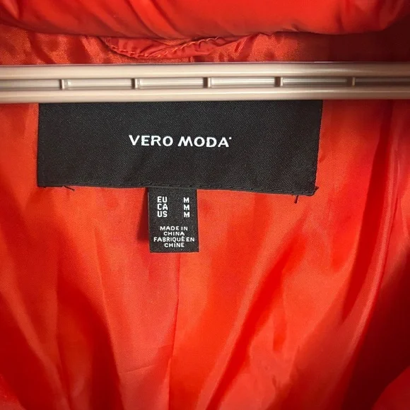 Vero Moda Red Puffer Jacket - Picture 3 of 3